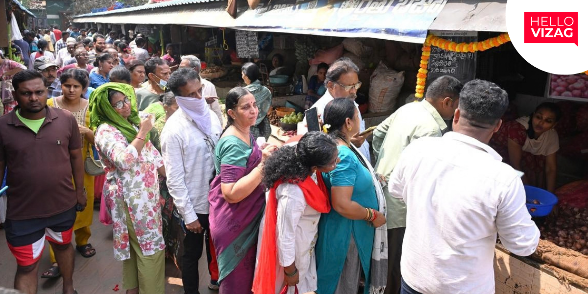 Large Crowds Flock to Visakhapatnam Rythu Bazaars for ₹35 Subsidised Onions